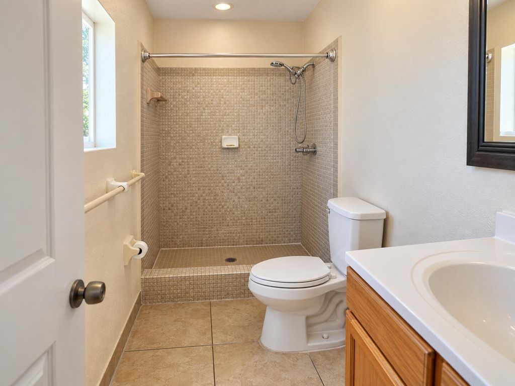 1631 NW 2nd Ave, photo 7