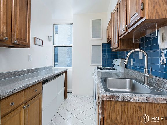 4th image of 41 Eastern Pkwy APT 4D