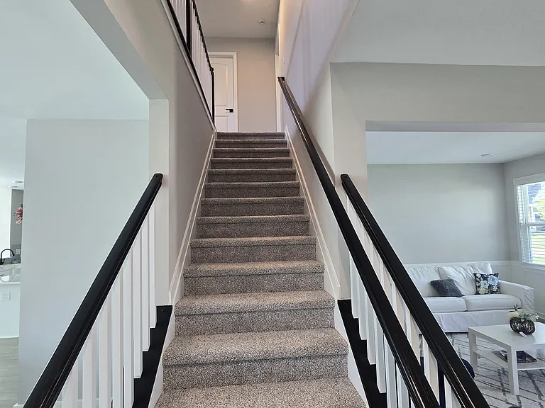 121 Linden Ct — Photo 17