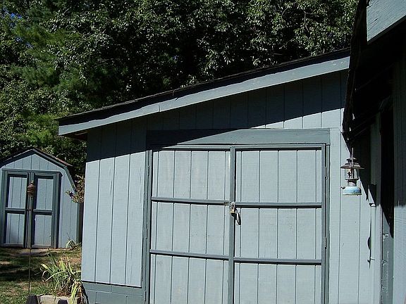 Detached garage area