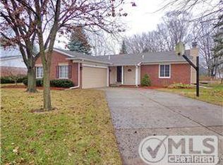 6842 Emerald Shores Dr, Troy, MI