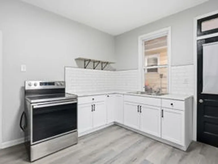312 Midland Ave — Photo 15