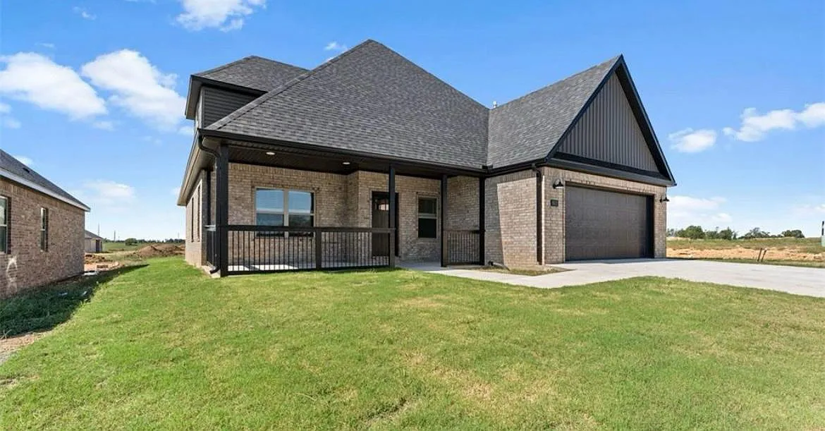 4 bed, 2350 sqft, $2,300 — Photo 3