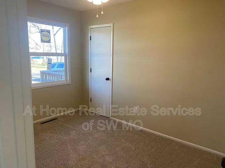 2428 W Phelps St — Photo 12