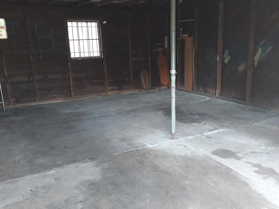 Building Photo 4
