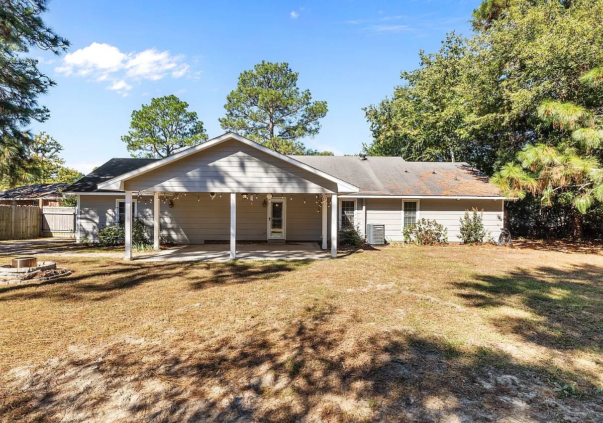 Building Photo - Sandra Dr