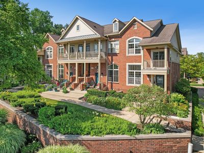 101 Sandy Ln, Walled Lake, MI, 48390