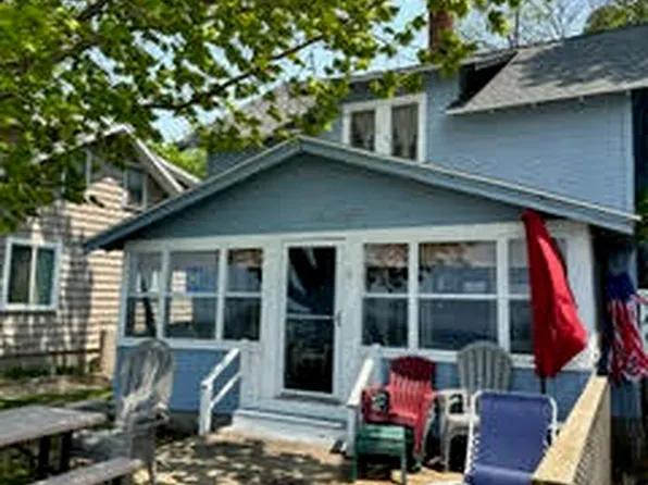 4955 Rosabelle Beach Ave, Holland, MI 49424