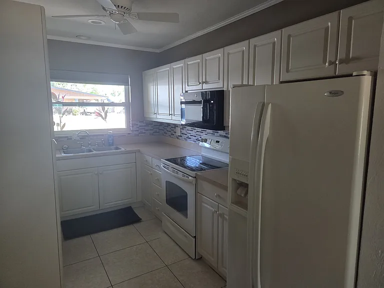 3056 Browning St — Photo 3