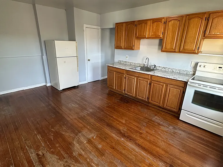 126 Oak St #2B — Photo 12