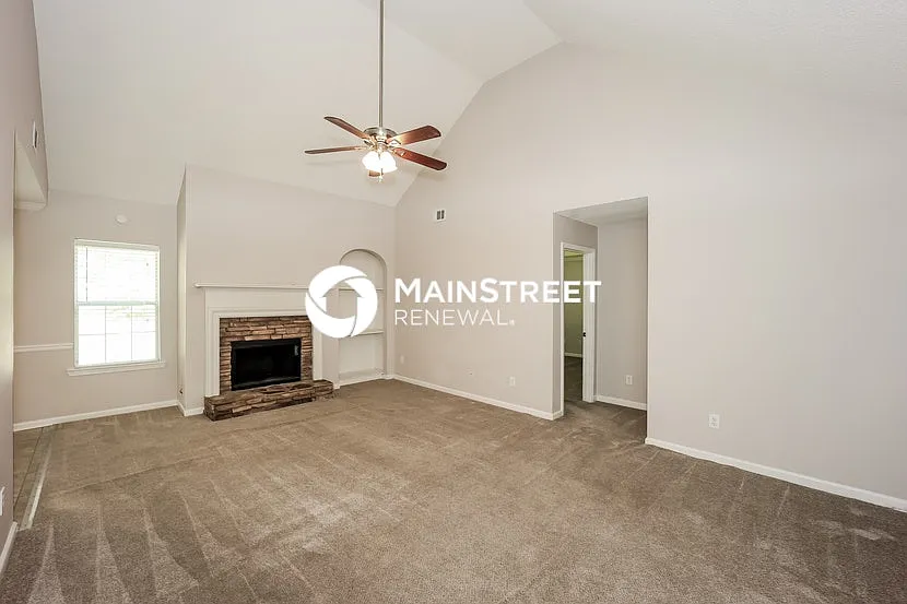 714 Rosewood Cir — Photo 3