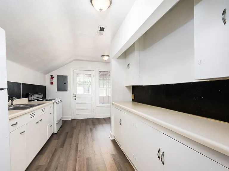 1501 Clayton Ave #B — Photo 12