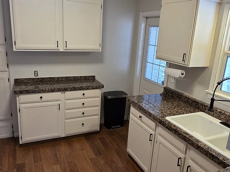 2516 Charleston Dr — Photo 3