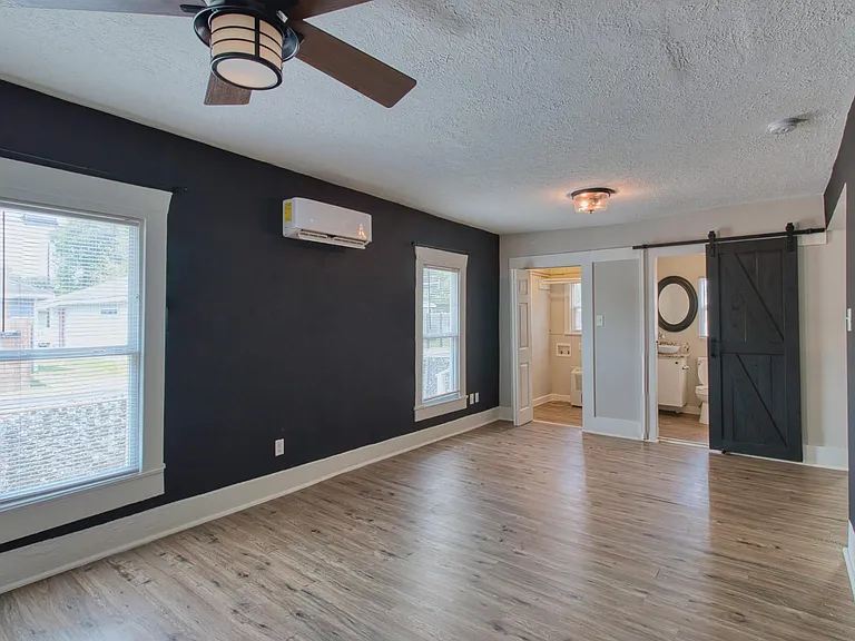 3201 Adelia St — Photo 5