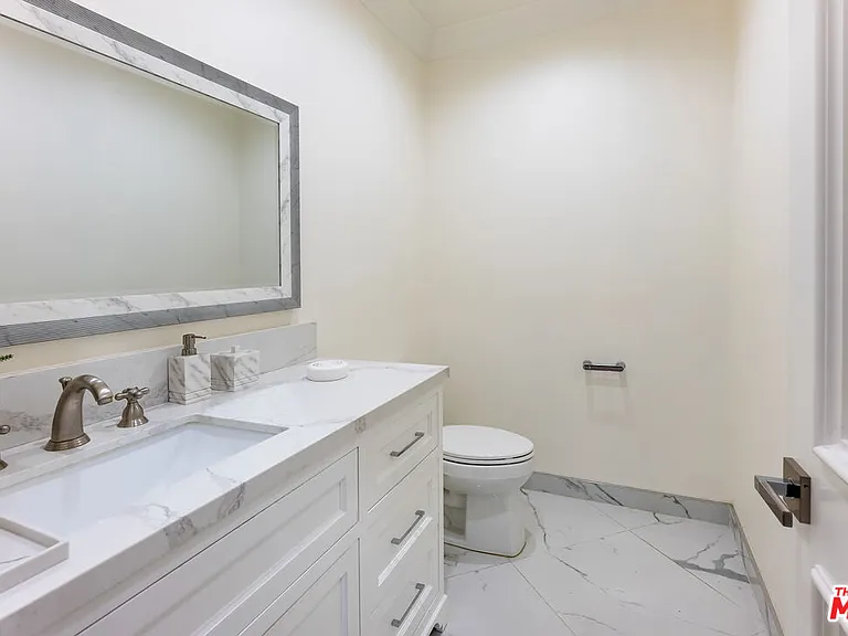 391 S Saltair Ave — Photo 27