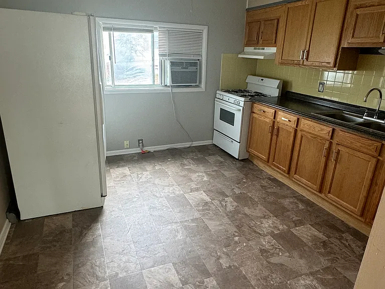 334 Crawford Ave #2 — Photo 3
