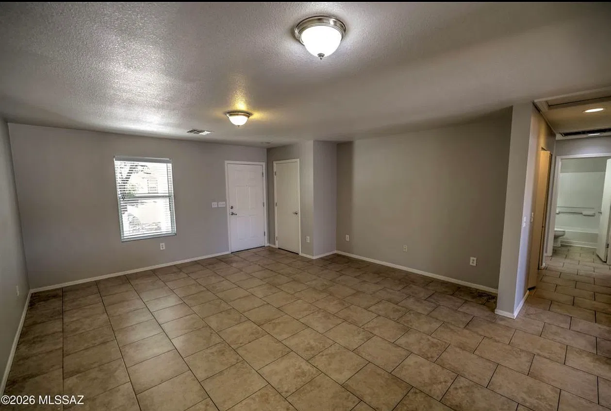 3 bed, 1264 sqft, $2,000 — Photo 2