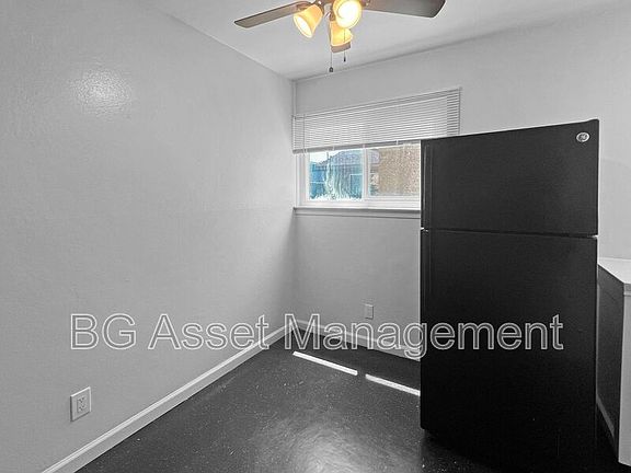 4th image of 2420 Market Ave Unit 2