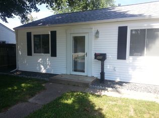 966 40th St, Moline, IL 61265