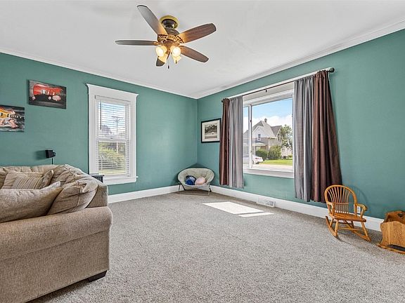 3rd image of 406 1st St E