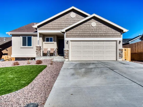 2205 Crestwood Ln, Pueblo, CO 81008