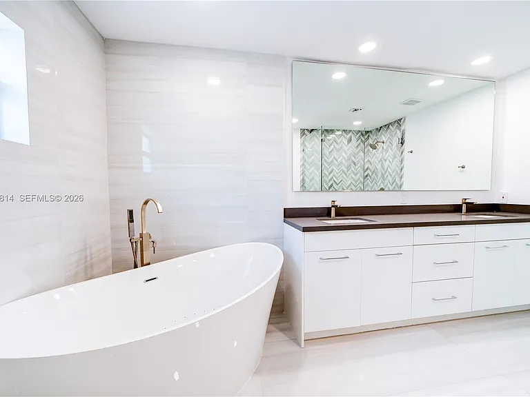 5721 Bayview Dr — Photo 13