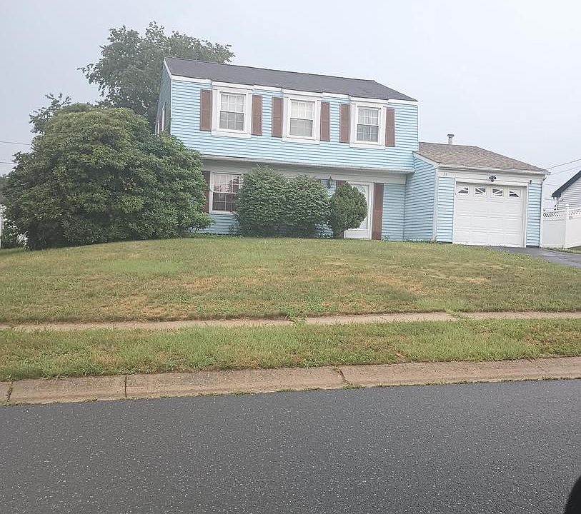1st image of 33 Trescott Ln