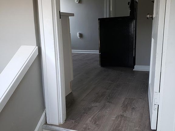 4th image of 1295 Summit Ave Unit 3