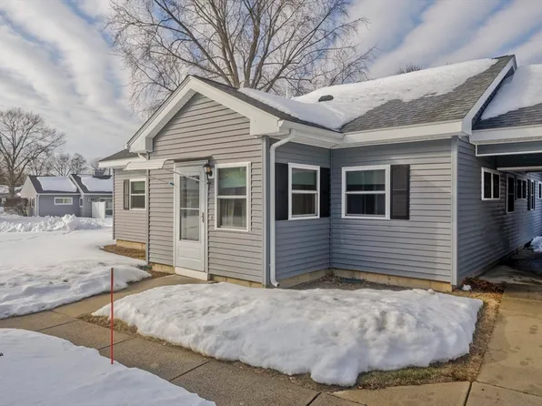 38 Applewood Dr #38, Chicopee, MA 01022