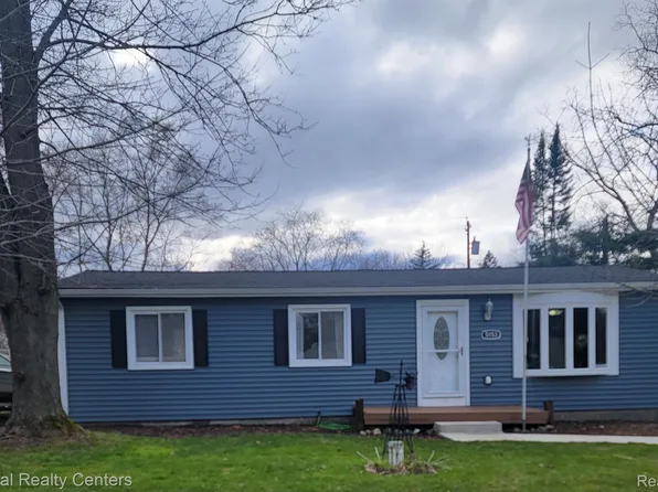 5153 Allingham Dr, White Lake, MI 48383