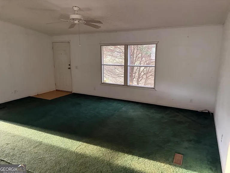 415 McIntosh Trl — Photo 5