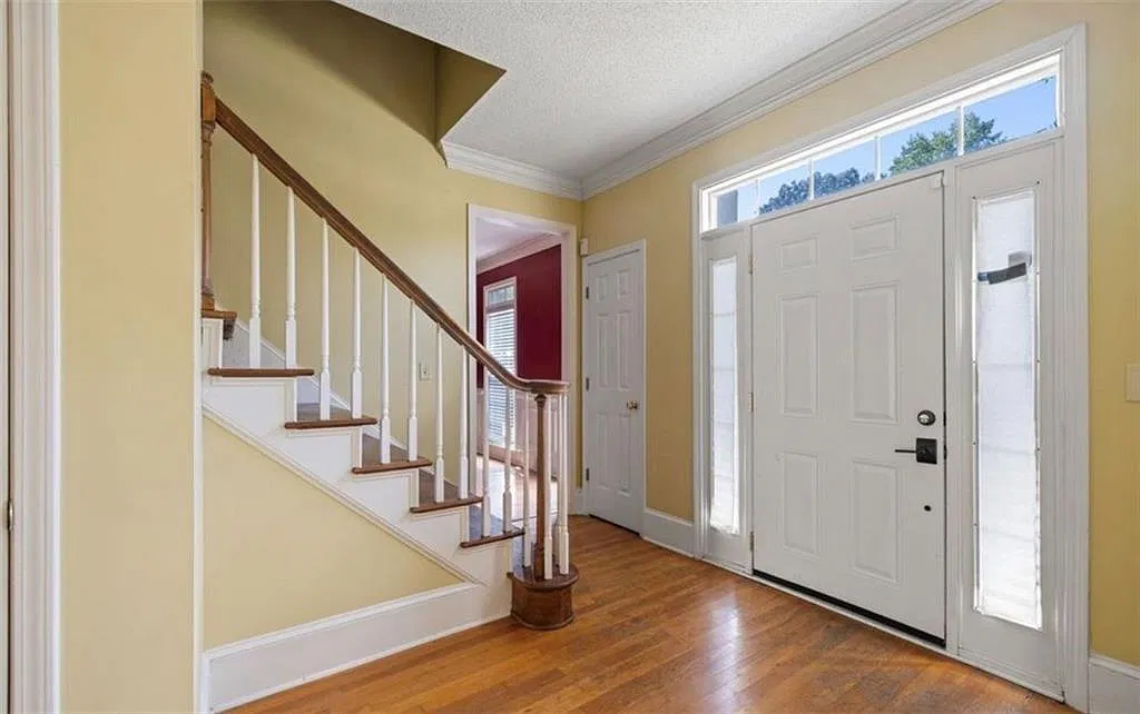4 bed, 2.5 bath, 2777 sqft, $1,900 — Photo 2