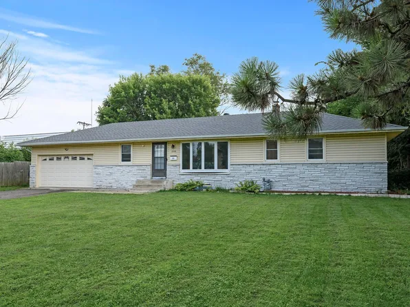 1116 Roselawn Ave W, Roseville, MN 55113