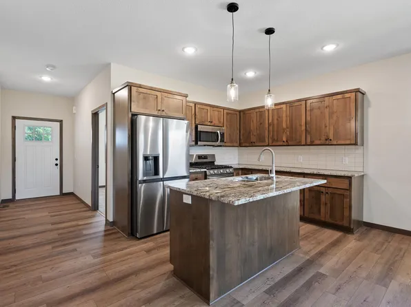 2860 Eastview Ct, Anoka, MN 55303