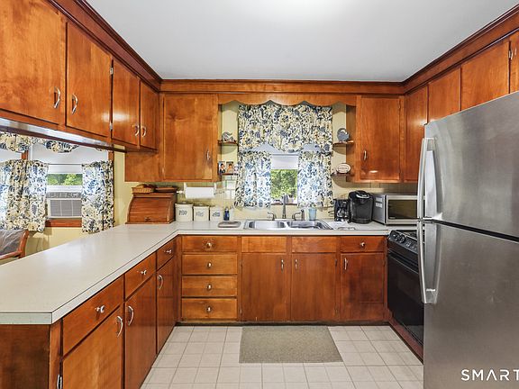 4th image of 652 Brickyard Road