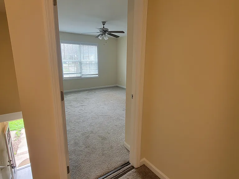 2742 Mayfair Ave — Photo 12