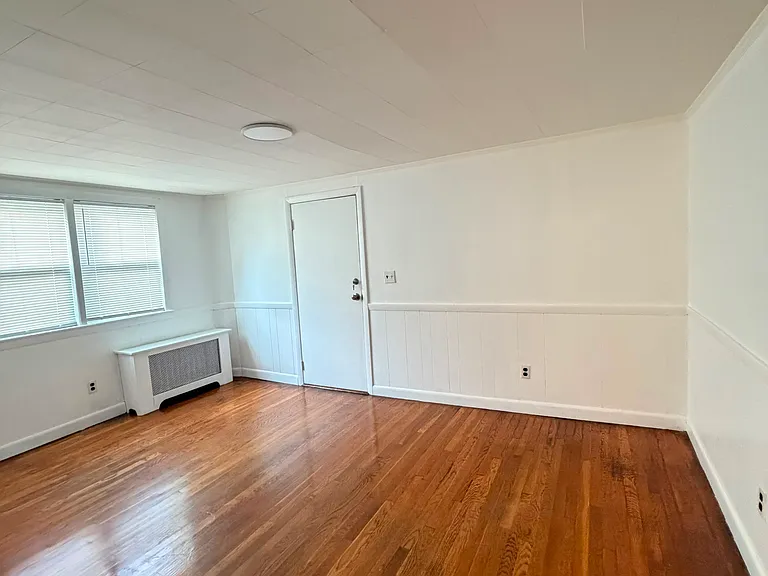 17 Dow St #1 — Photo 4
