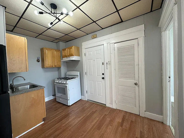 187 Avenue E #5E — Photo 2