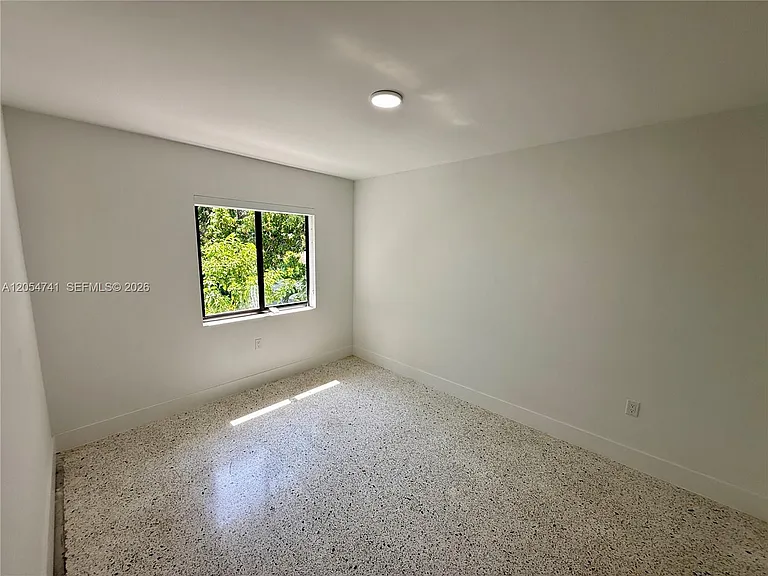 180 NE 57th St #14 — Photo 8