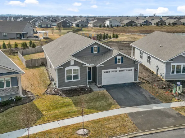 927 Plateau Dr, Pingree Grove, IL 60140