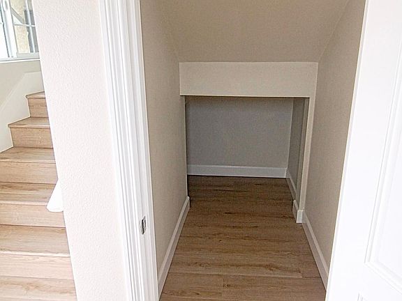 4th image of 2711 1/2 W Avenue 32