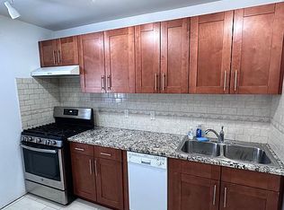 23-26 42nd St #1R, Astoria, NY 11105