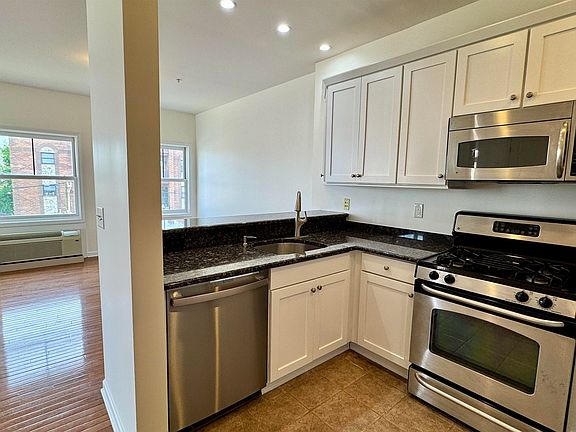 4th image of 9252 Kennedy Blvd APT 406