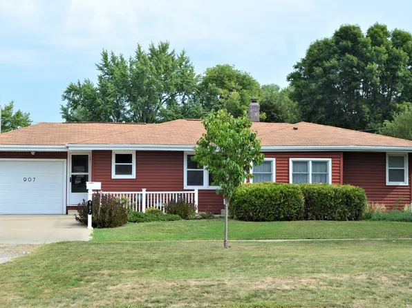 907 E 4th St, Vinton, IA 52349