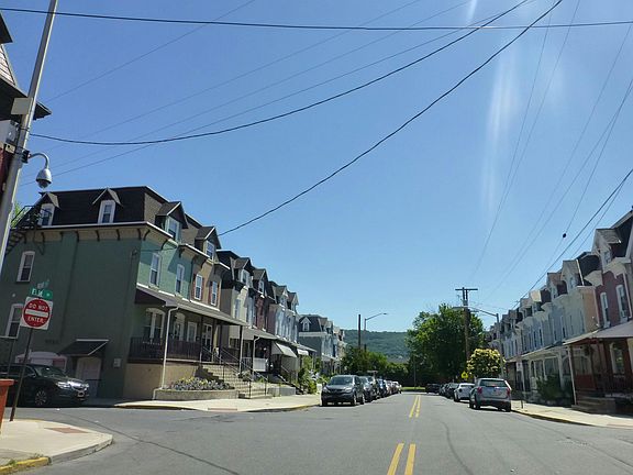 5th image of 123 Elm St