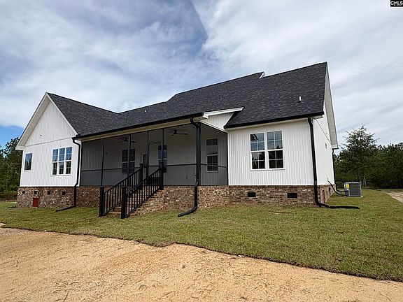 4th image of 983 Mount Zion Rd