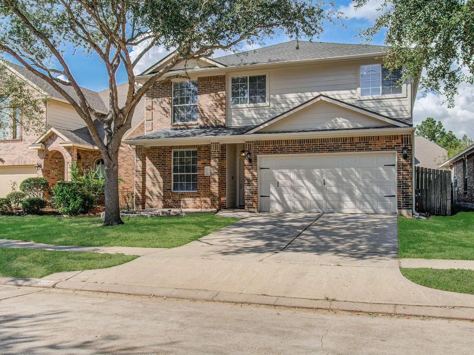 4 bed, 2.5 bath, 2349 sqft, $2,490 — Photo 2