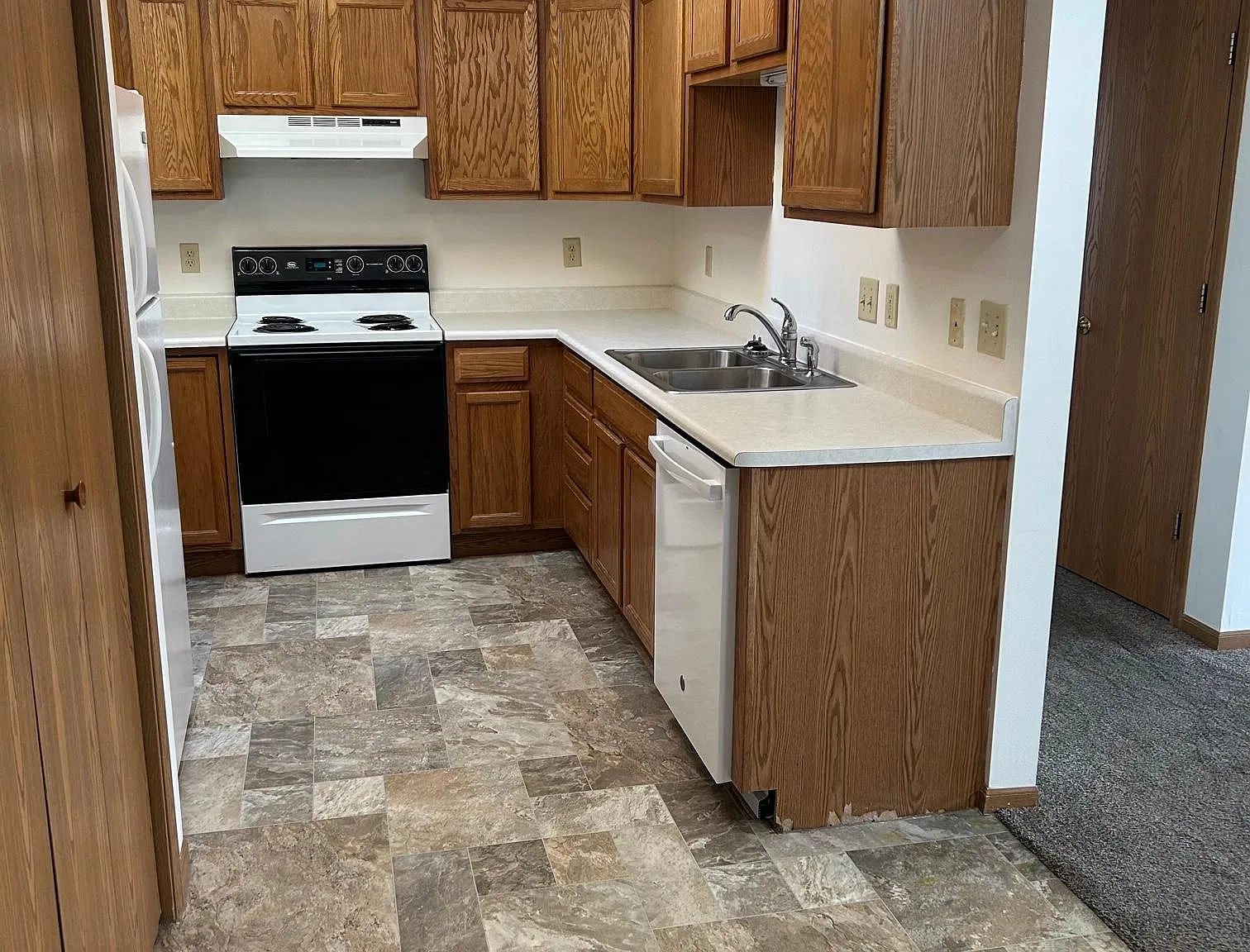 720 Medinah Ct — Photo 2