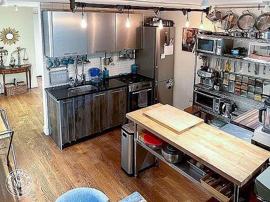 3rd image of 132A Stanhope St #5E