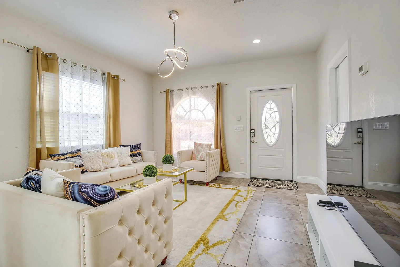 4 bed, 3.0 bath, 1431 sqft, $6,461 — Photo 1